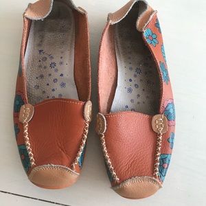 Super cute slip on flats